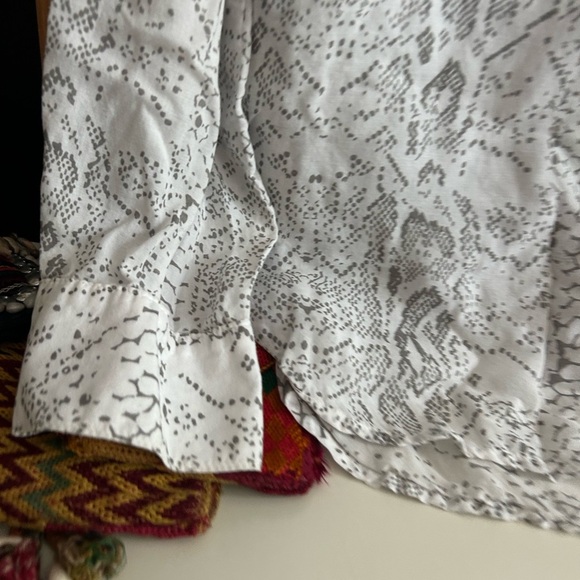 Cloth & Stone White and Gray Patterned Blouse M - Picture 4 of 16